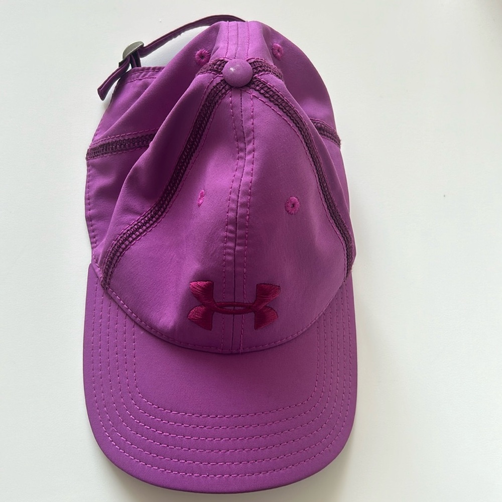 Under armour fuscia color hat. Like new condition.